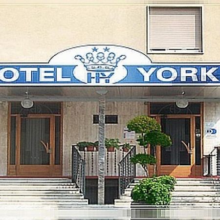 فندق York شْنيسيلّو بالسامو المظهر الخارجي الصورة